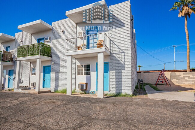 Building Photo - 525 N 32nd St