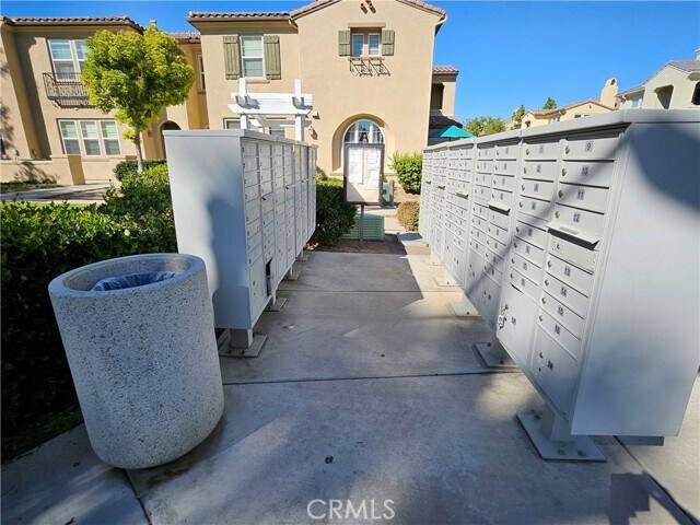 Building Photo - 1800 E Lakeshore Dr