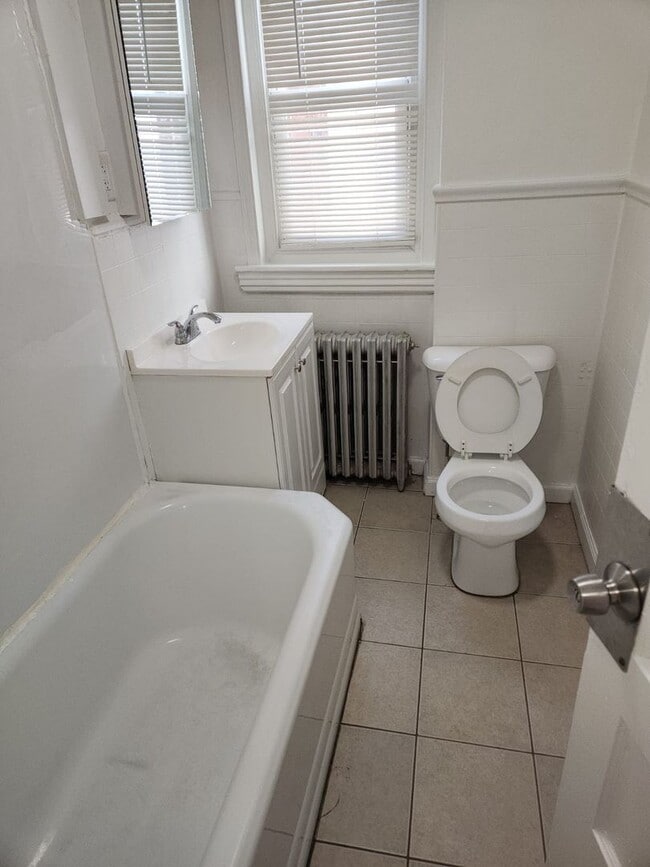 Building Photo - Prime West Philadelphia!