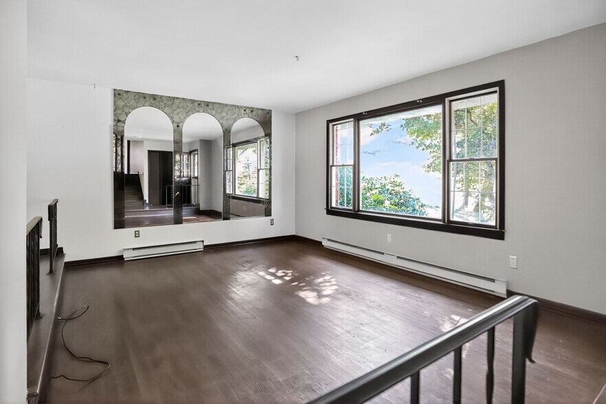 Building Photo - 203 Sumner Ave