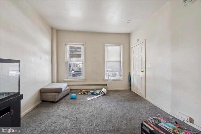 Building Photo - 13 E 21st St