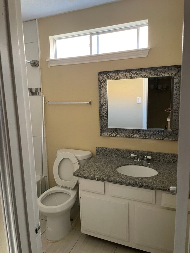 Building Photo - 12510 Manor Ct
