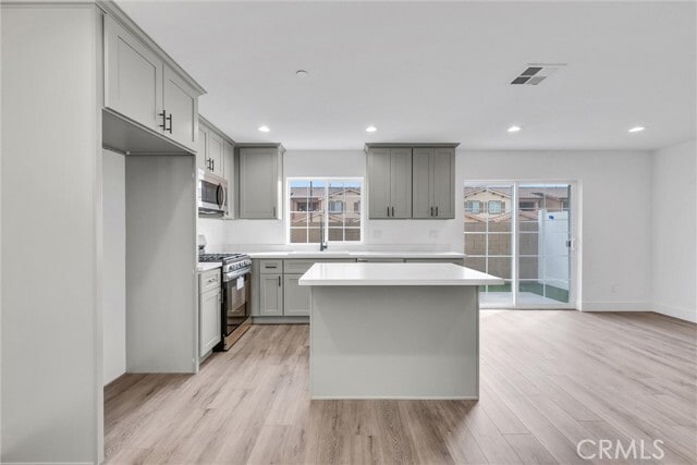 Building Photo - 16385 Valencia Ave