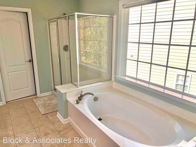 Building Photo - 5 br, 3 bath House - 1221 Hill Hollow Way