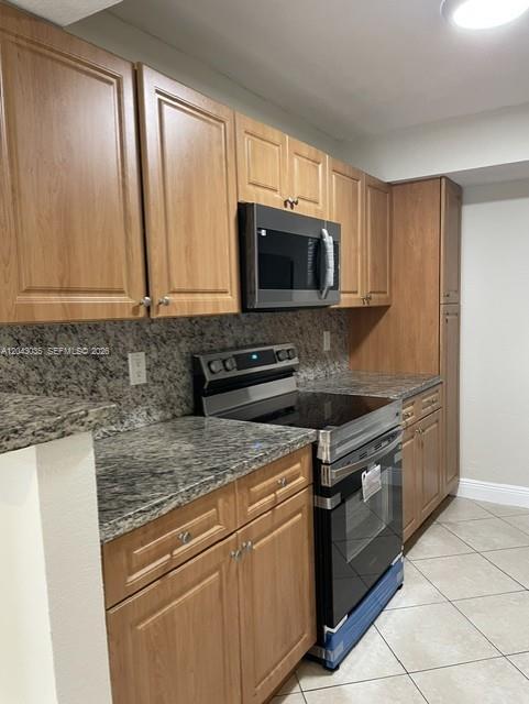 Building Photo - 10500 SW 155th Ct