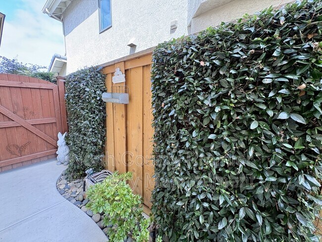 Building Photo - 1867 Amalfi Dr