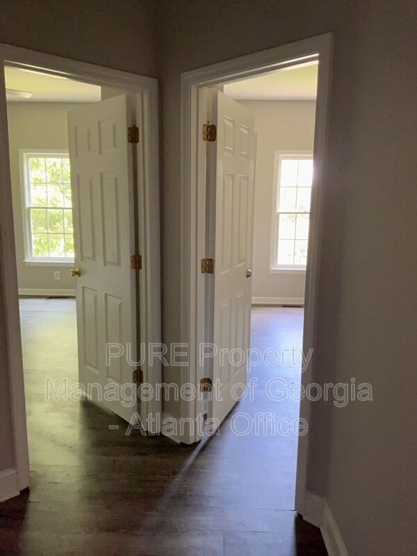 Building Photo - 27 N Hampton Dr