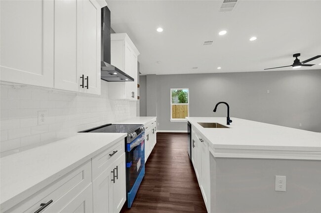 Building Photo - 8029 Ritz St