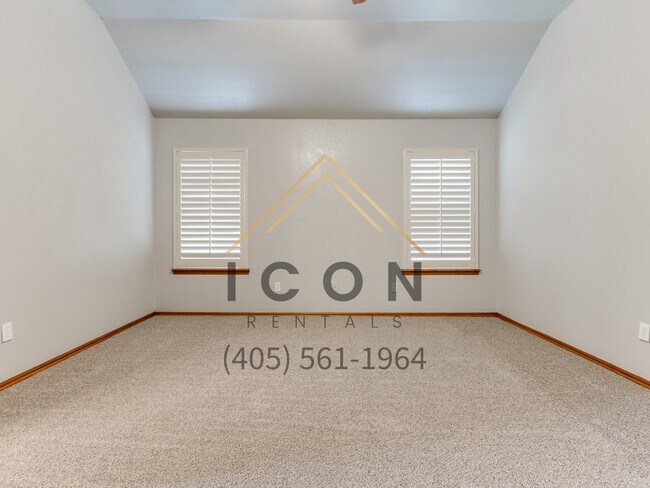 Building Photo - 313 E Plantation Terrace