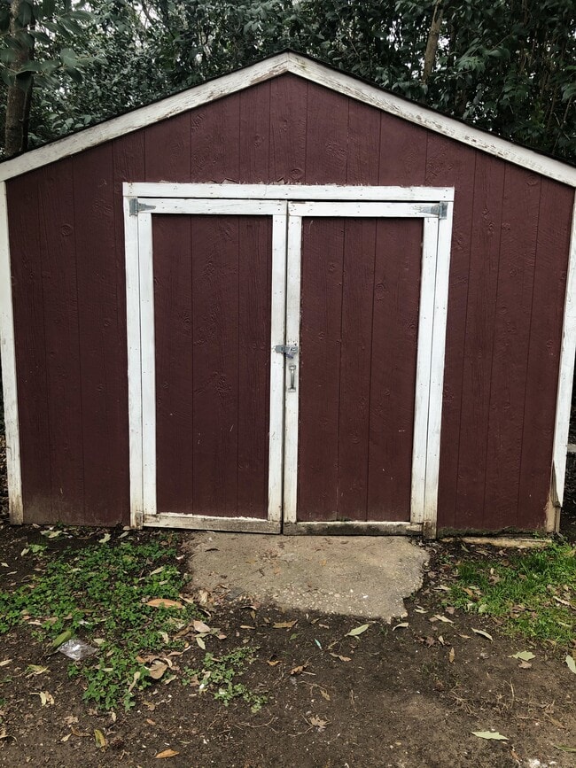 Building Photo - 906 Sanborn St