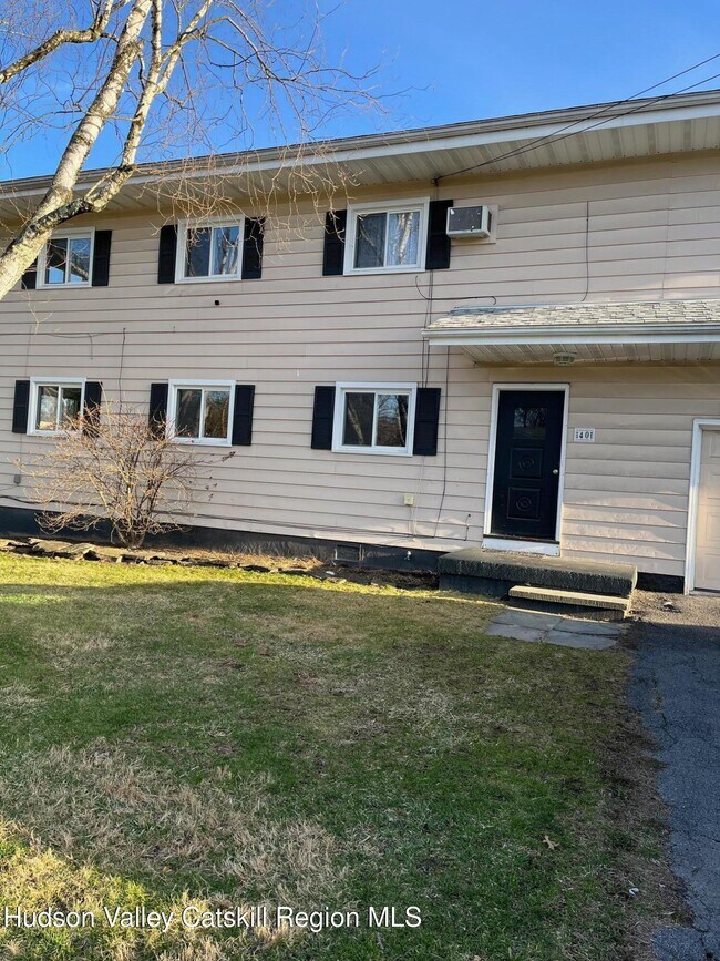 Building Photo - 40 Country Ln