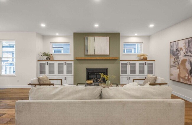 Building Photo - Stunning New Construction in the Heart of Uptown