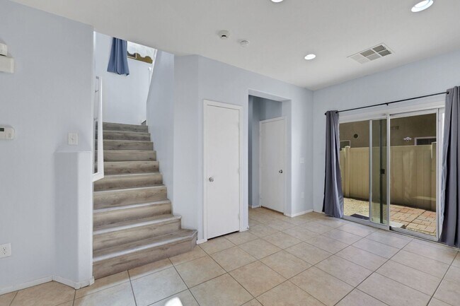 Building Photo - Updated Two-Story 3 bed/2.5 bath Home with Open Kitchen, Attached 1 Car Garage & Modern Flooring ...