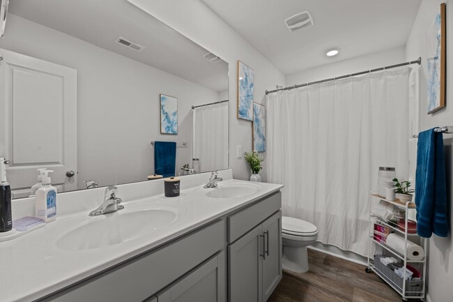 Building Photo - 301 Ginger Dr