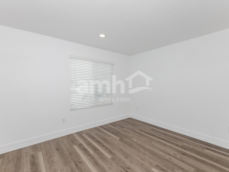 Building Photo - 9478 Aldersyde Dr