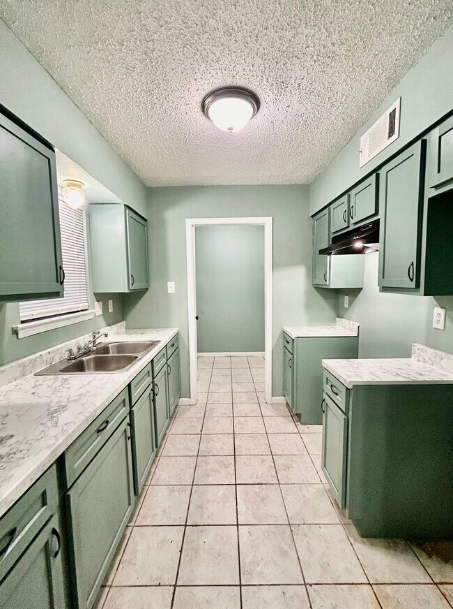 Building Photo - Newly Rehabbed Home in Raleigh - Open To Section 8