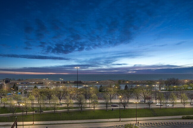 Building Photo - 1901 S Calumet Ave