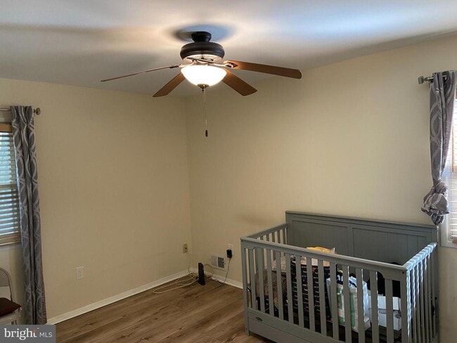 Building Photo - 4911 Poplar Dr