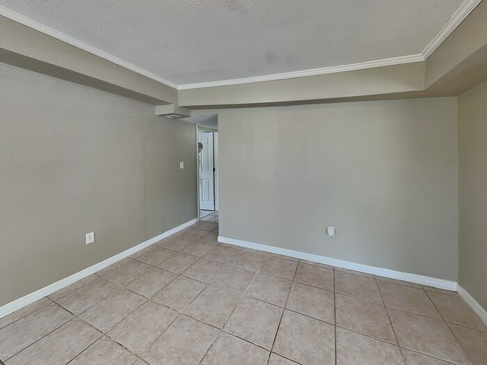 Building Photo - 2514 10th Ave Dr E
