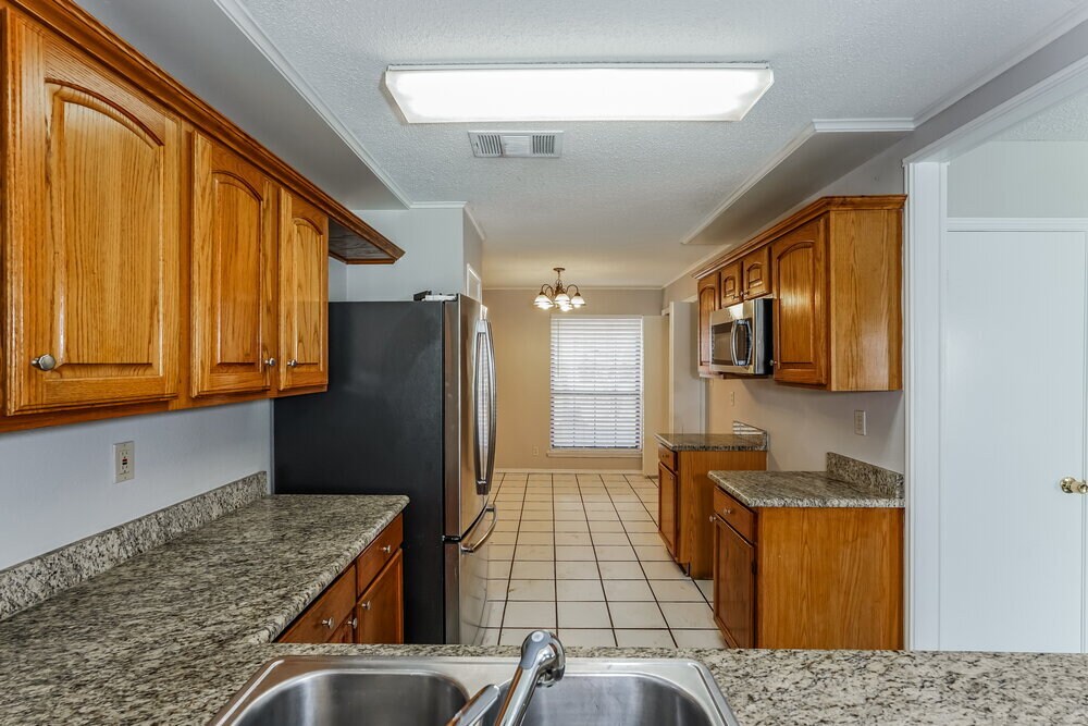 Building Photo - 2200 Wembley Downs Dr