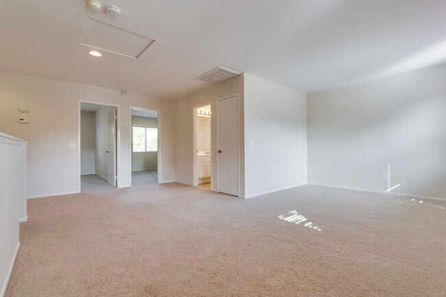 Building Photo - Gorgeous 4 Bedroom Santa Fe Hills Home With a Pool!