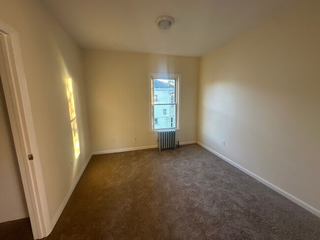 Building Photo - 394 Hollis St