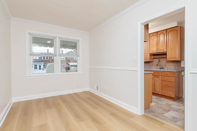 Building Photo - 204 Kingston Rd