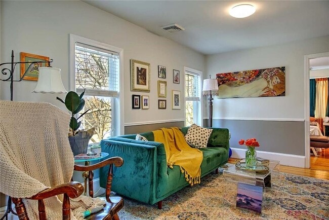 Building Photo - 220 Carpenter St