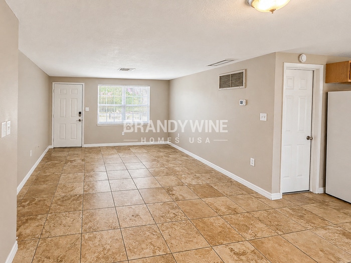 Building Photo - 7317 Oak Crest Dr