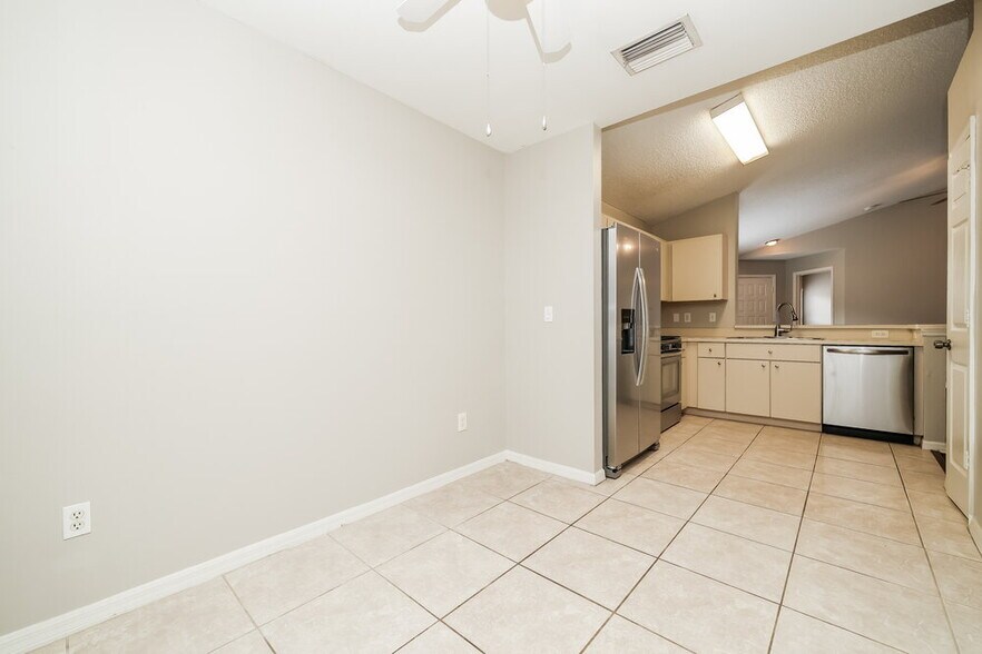 Building Photo - 6713 Summer Cove Dr