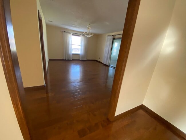 Building Photo - Beautiful 2/2/2 Deltona home