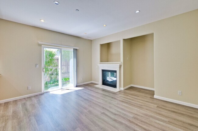 Building Photo - Awesome Home Located in a Quiet Tree Line Neighborhood