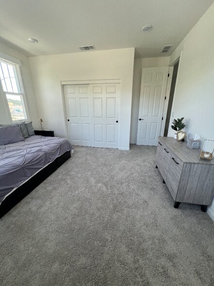 Building Photo - 32 Lesina Way