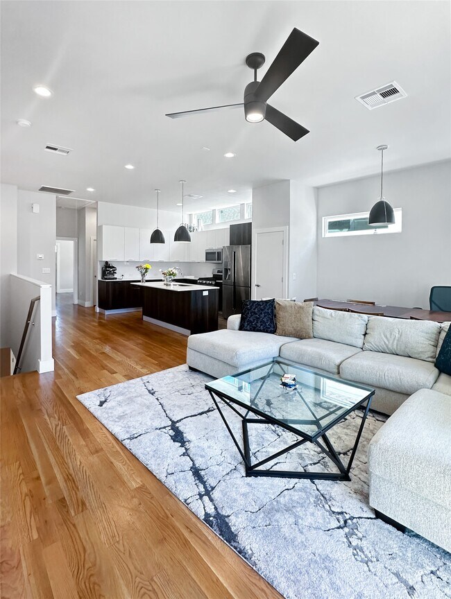 Building Photo - 4702 Oats St