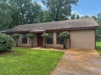 Building Photo - Nice 4 Bedroom Home!