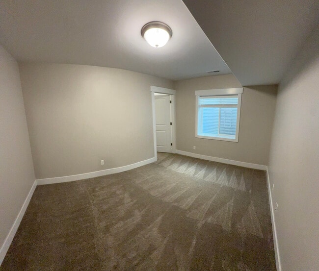 Building Photo - 387 Saddle Rock Ln