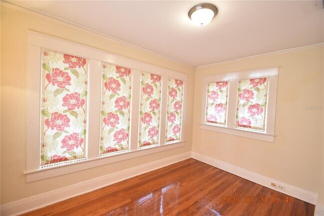 Building Photo - 810 S Packwood Ave