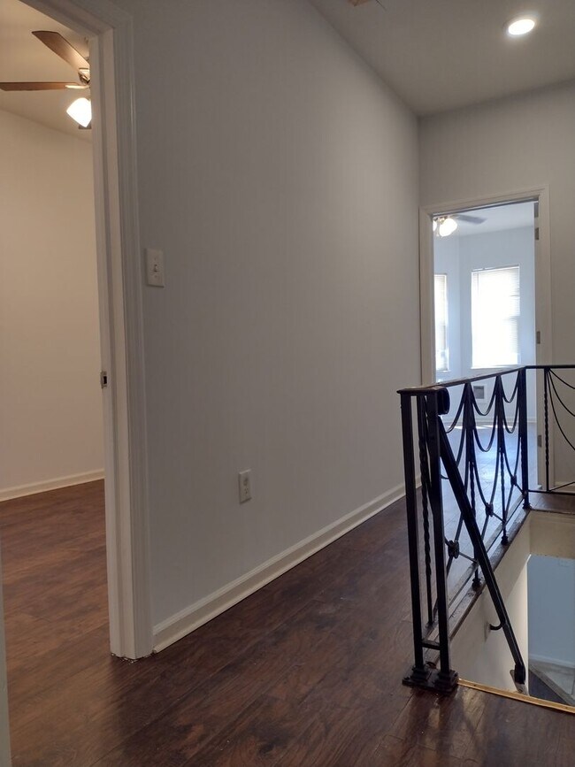 Building Photo - Renovated 3bd/ 1bth home in Northeast Philly!
