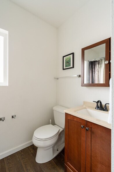 Building Photo - 2334 SE 8th Ave