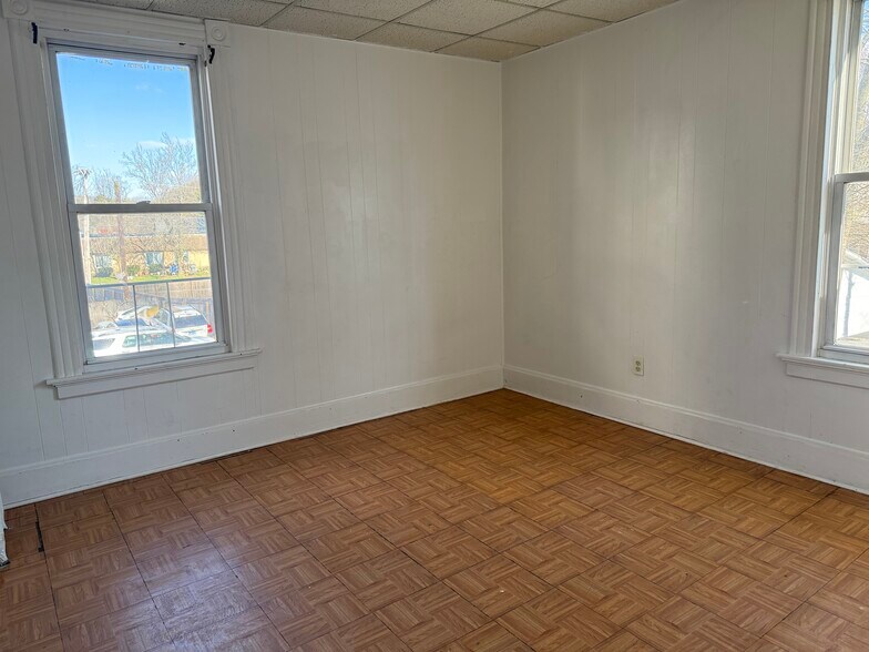 Building Photo - 115 Britannia St