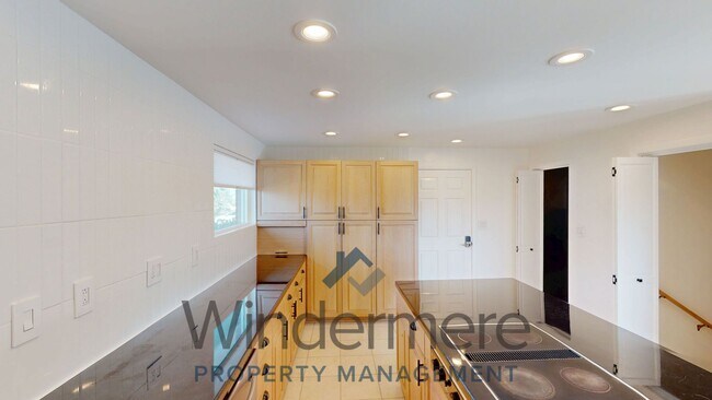 Building Photo - 2348 Frazier Dr
