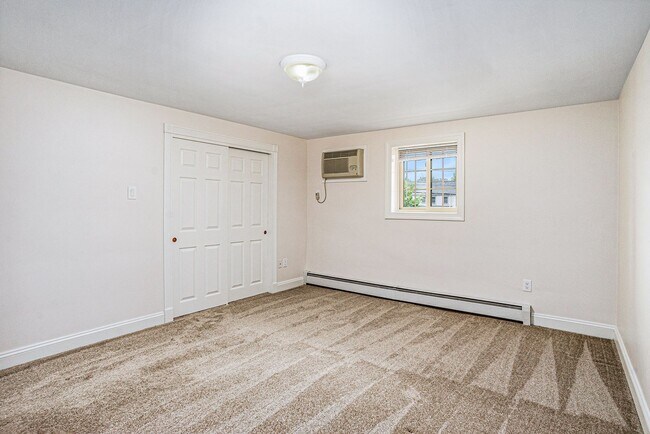 Building Photo - Almont Terrace - 730