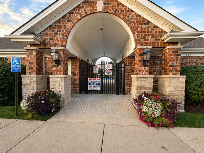 Building Photo - 213 Countryshire Dr
