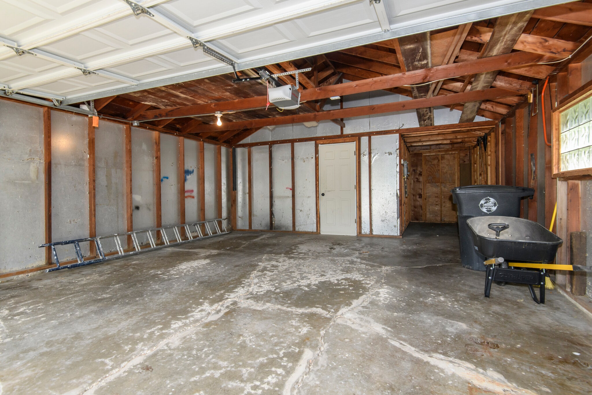 Building Photo - W149N6158 Pocahontas Dr
