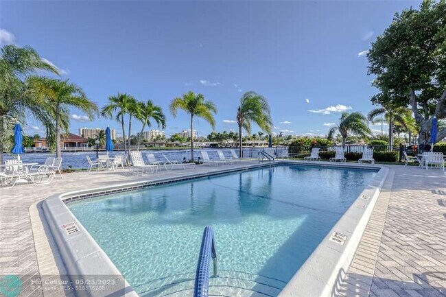 Building Photo - 6319 Bay Club Dr