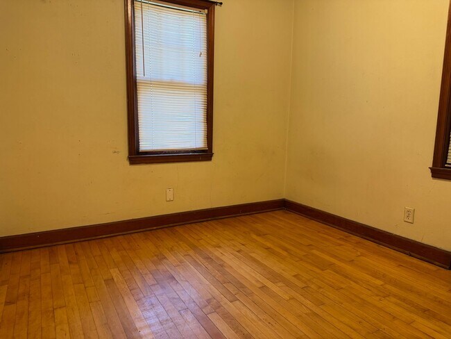 Building Photo - 2644 E Lawn Ct