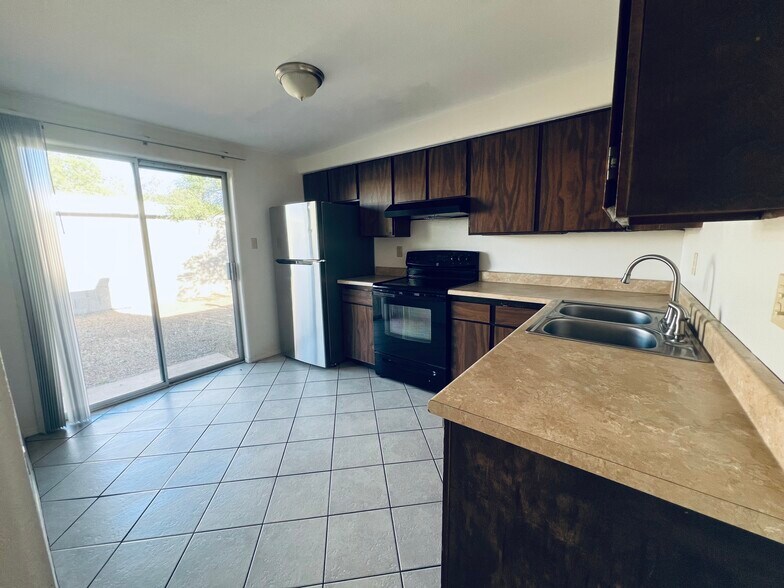 Building Photo - 1656 N Jerrie Blvd