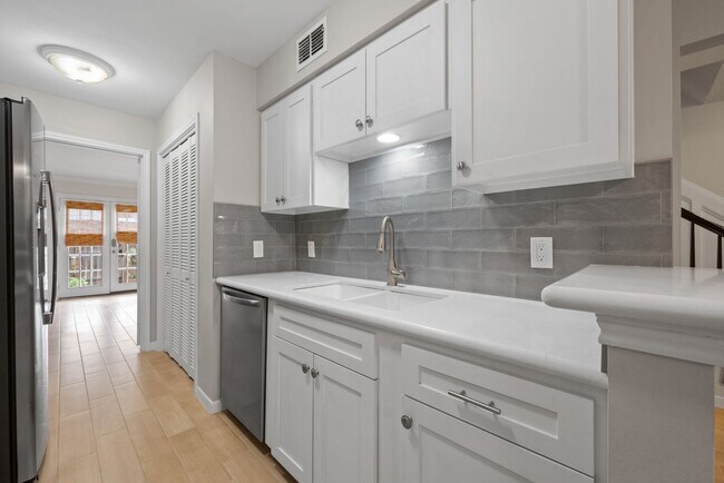 Building Photo - 10180 Longmont Dr