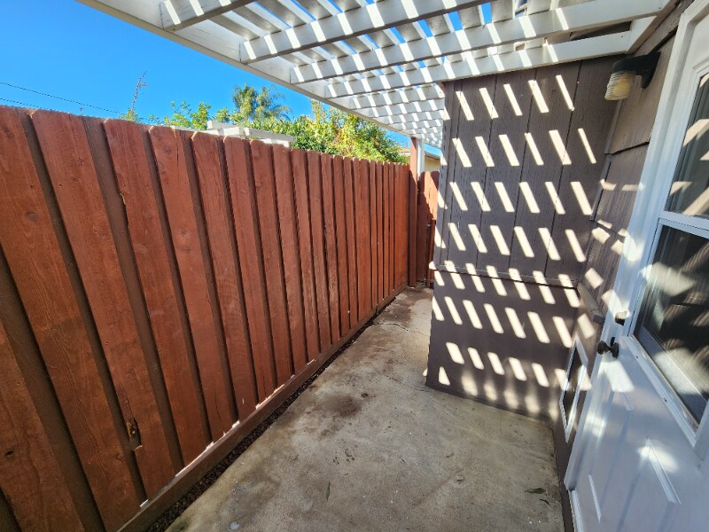 Building Photo - 717 S Pine St