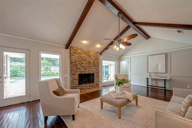 Building Photo - 10118 Briar Forest Dr